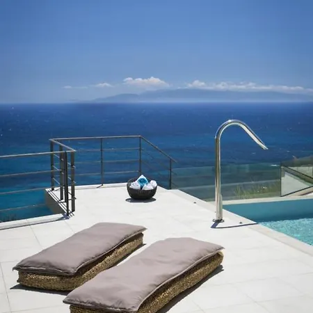 Kleismata Sleeps 10 Pool Air Con Wifi