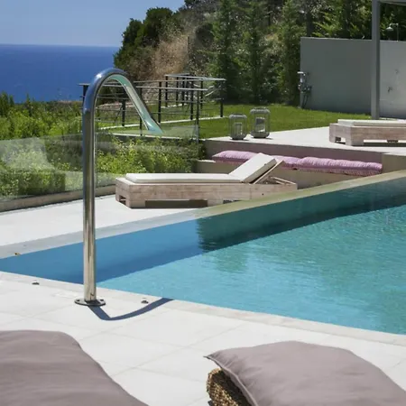 Kleismata Sleeps 10 Pool Air Con Wifi *